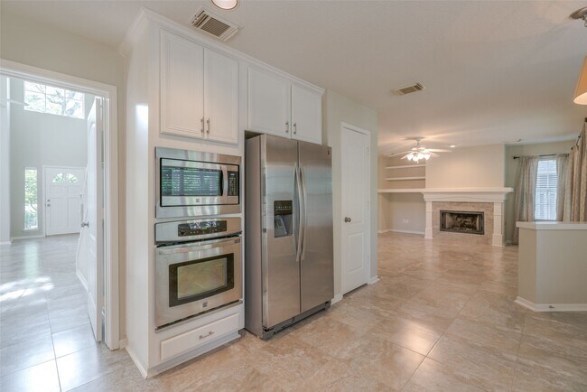 Building Photo - 147 Shelter Rock Ct