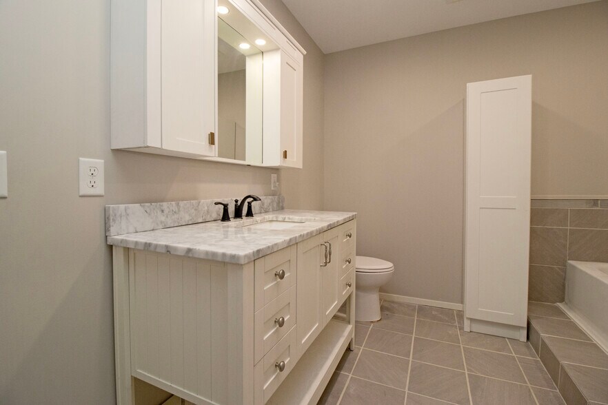 Building Photo - 13796 Hwy 55