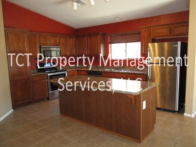 Building Photo - Beautiful Home in Shamrock Estates!