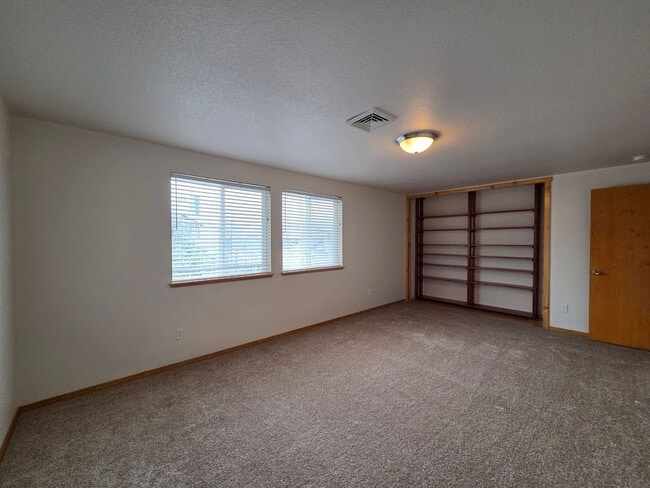 Building Photo - s2980