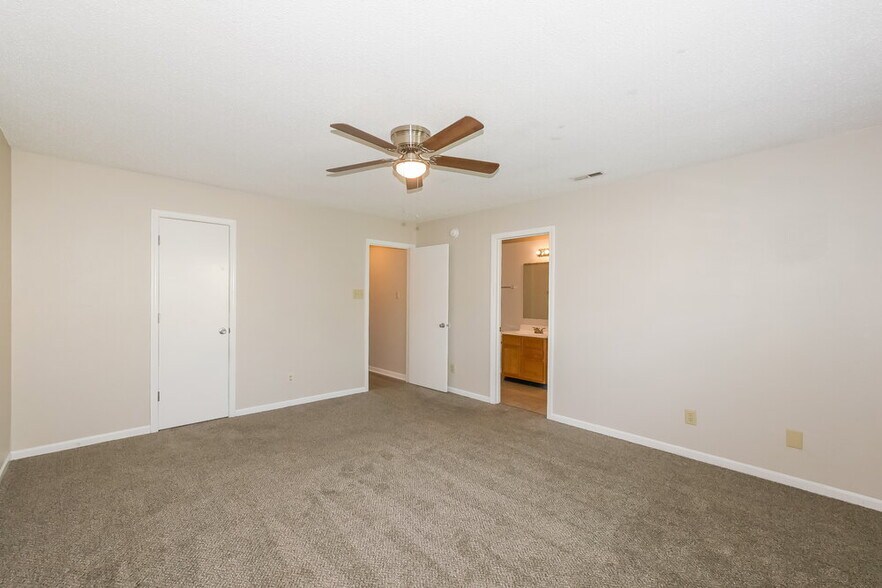 Building Photo - 2282 Shadowbrook Dr