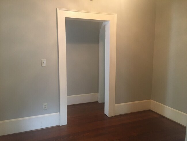 Building Photo - Charming and spacious 3 bedroom cottage in downtown Conway!