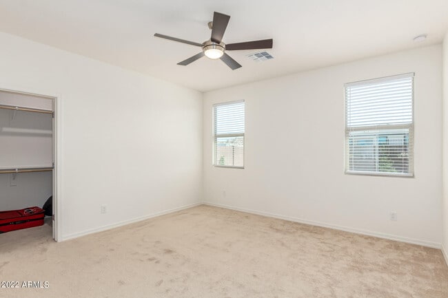 Building Photo - 8759 S 168th Dr
