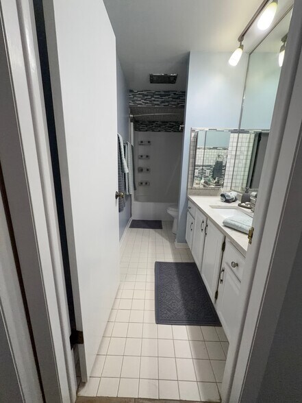 Building Photo - 920 Camellia Dr