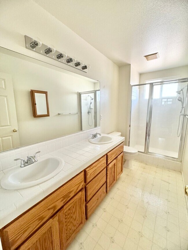 Building Photo - Beautiful Home in Amber Grove