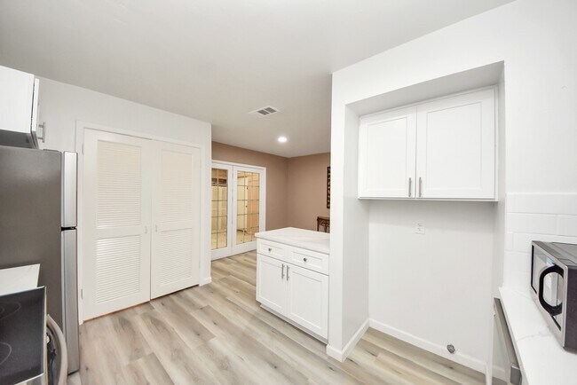 Building Photo - 6710 Biggs Ct