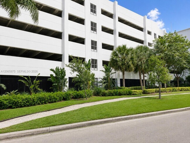 Building Photo - 14951 Royal Oaks Ln