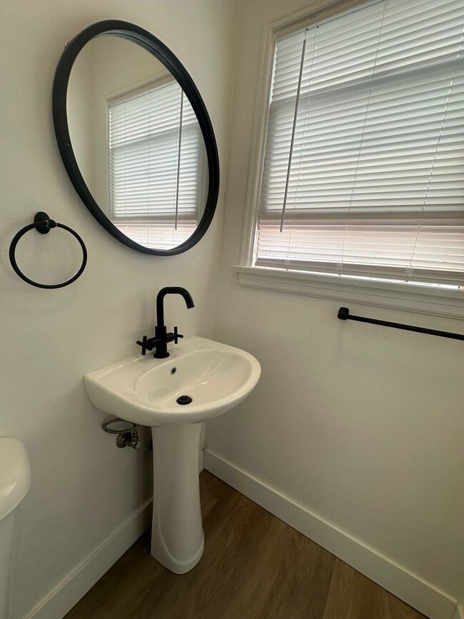 Building Photo - Move in Special! 2nd Month FREE! Newly Renovated Studio on 2nd Street- Just steps to Alamitos Beach!