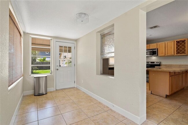 Building Photo - 689 Overspin Dr