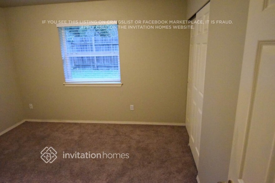 Building Photo - 13421 Des Moines Memorial Dr S