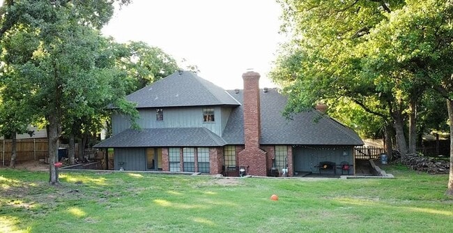 Building Photo - Massive 4BD/3BTH and 2 Car garage Home! Minutes from I-35