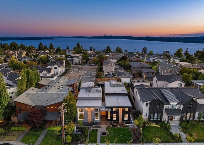 Building Photo - 421 14th Ave W