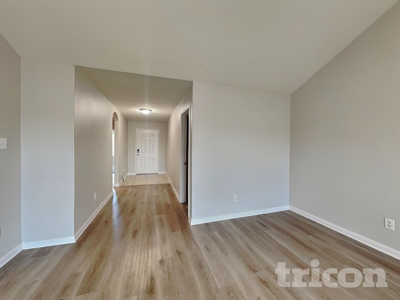 Building Photo - 108 Rushmore Ln