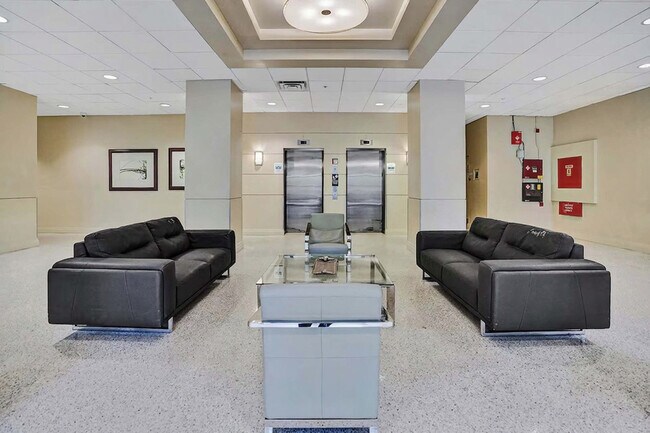 Building Photo - 4001 S Ocean Dr