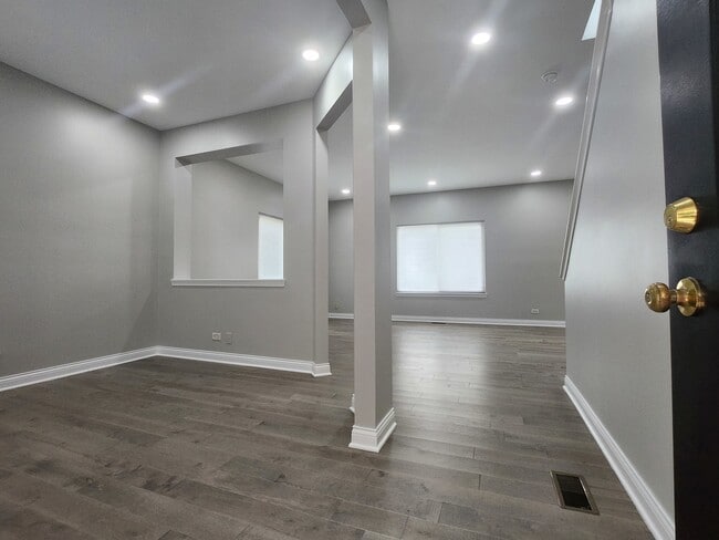 Building Photo - 3832 Baybrook Dr