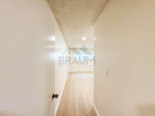 Building Photo - 6041 Whitsett Ave