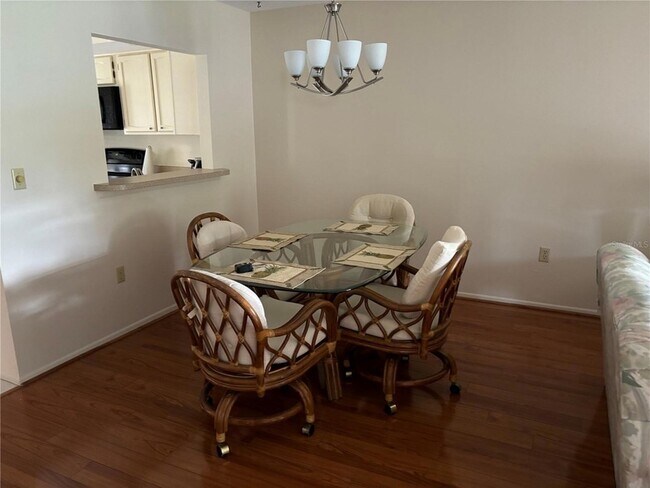 Building Photo - 750 Avenida Estancias