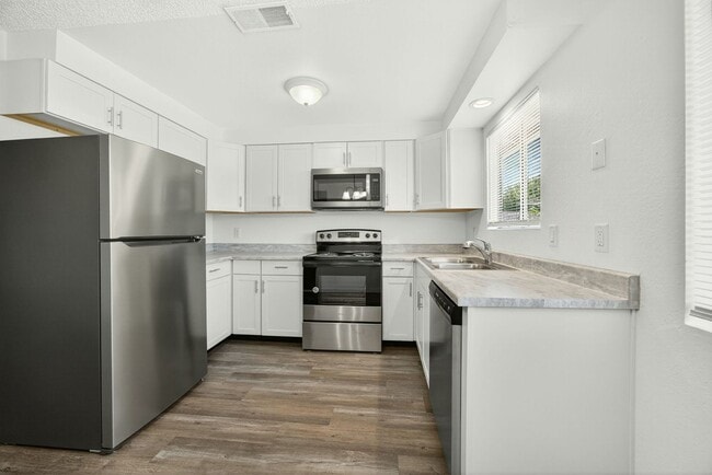 Primary Photo - Modern 2-Bedroom Duplex with New Kitchen &...