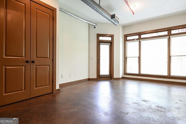 Building Photo - 250 Martha Dr