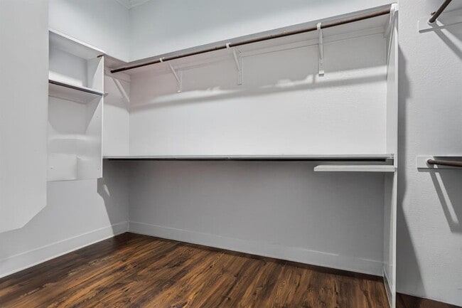 Building Photo - 6721 Empresa Dr