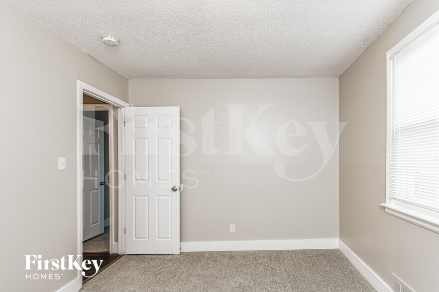 Building Photo - 1104 Raynor St