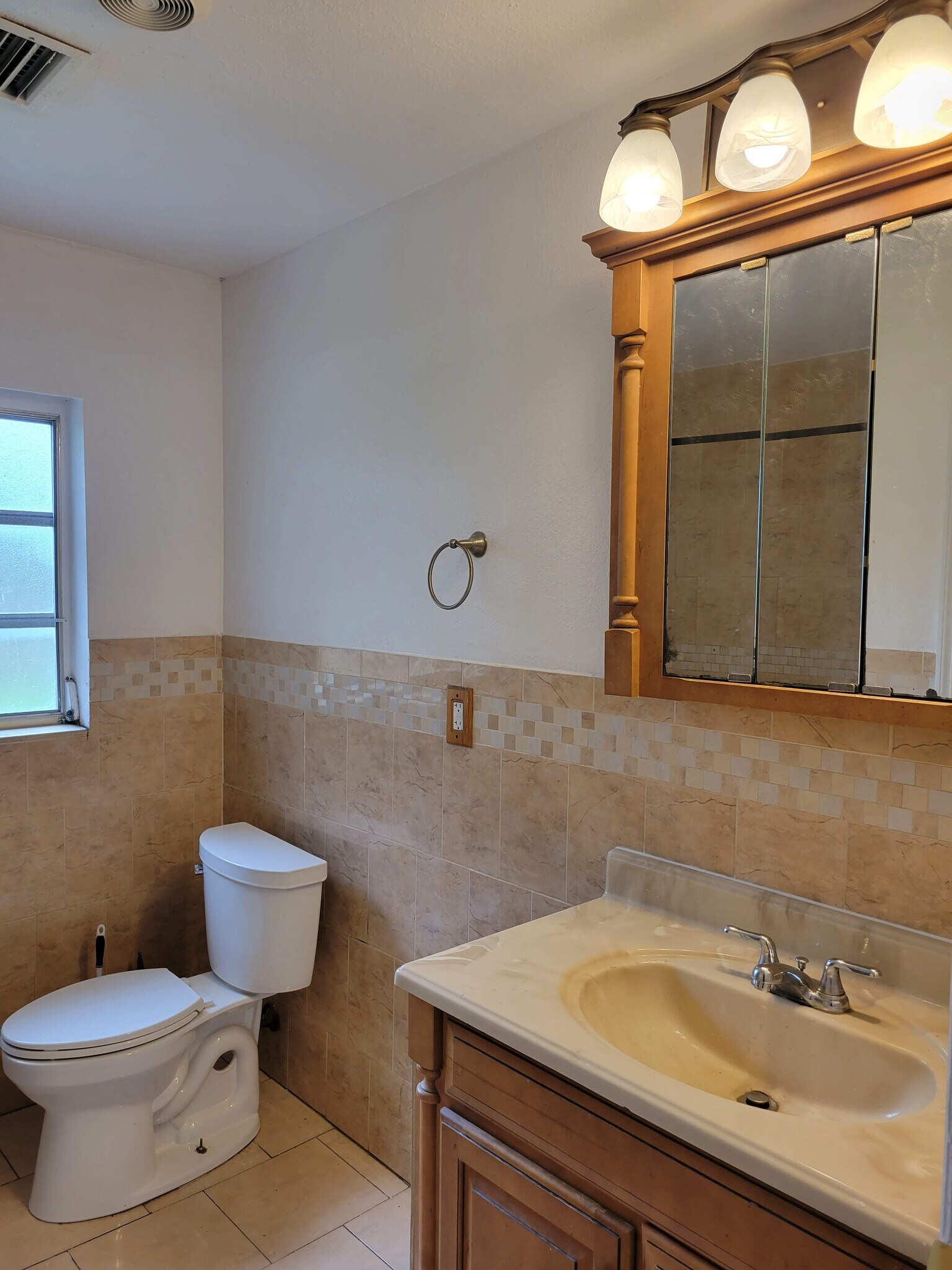 Building Photo - 1901 E Noel St