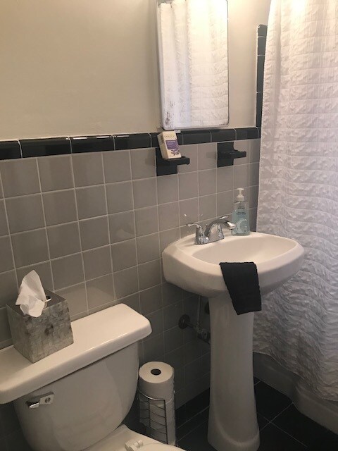 Building Photo - 10911 NE 9th Ct