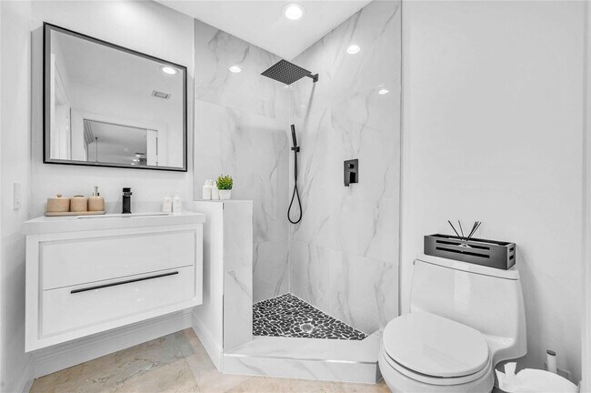 Building Photo - 2323 Delmar Pl