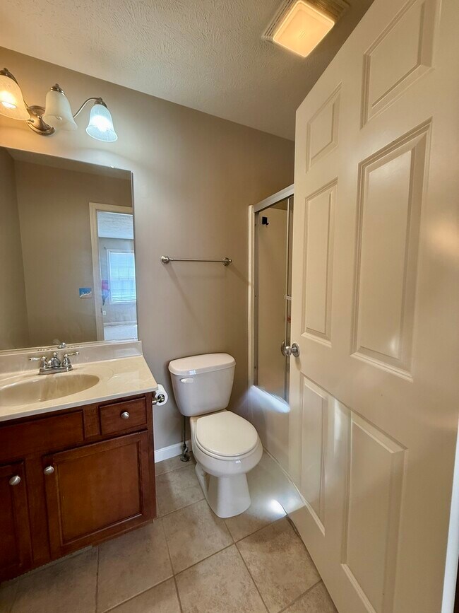 Building Photo - 1112 Ekstam Dr