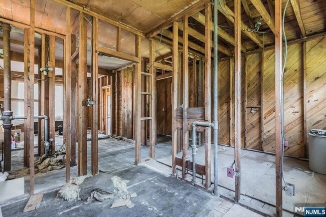 Building Photo - 326 Ramapo Valley Rd