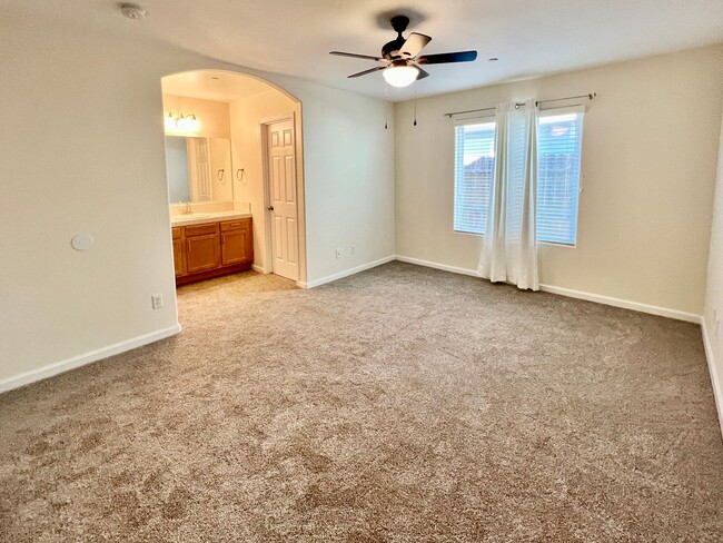 Building Photo - $2395 and a Move in bonus $500  Kings Cany...