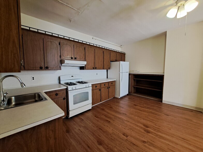 Building Photo - 342 Hanover St