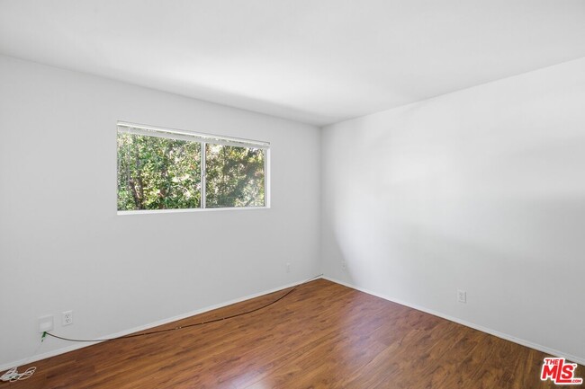 Building Photo - 14551 Vose St