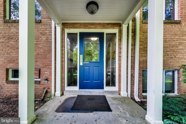 Building Photo - 10501 Montrose Ave