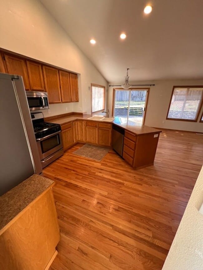 Building Photo - Lake Louise Gem