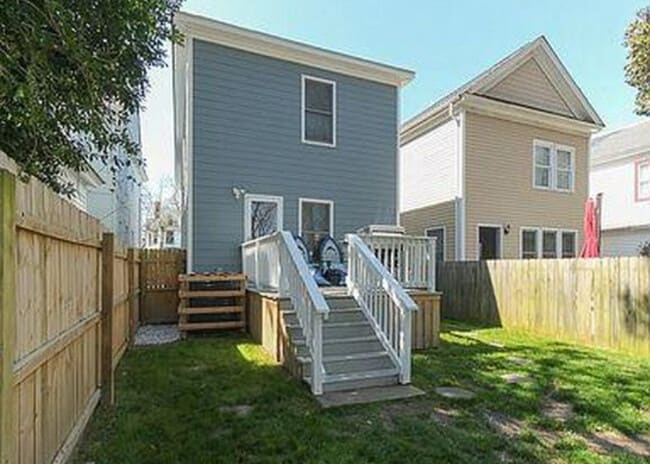 Building Photo - Sober living recovery house for men in Por...