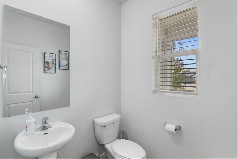 Building Photo - 2613 N Snowberry Dr