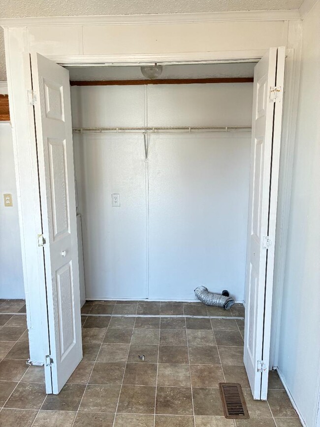 Building Photo - 2316 Wysteria Ln