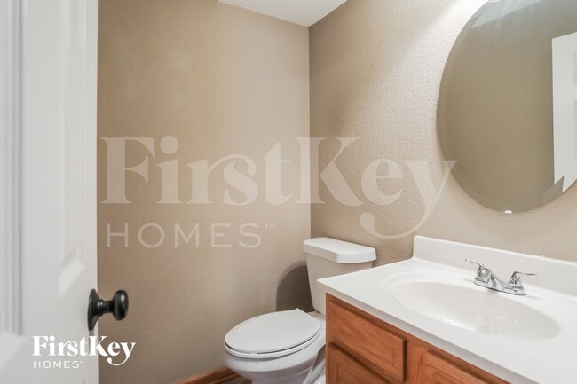 Building Photo - 316 NE Coldwater Creek Dr