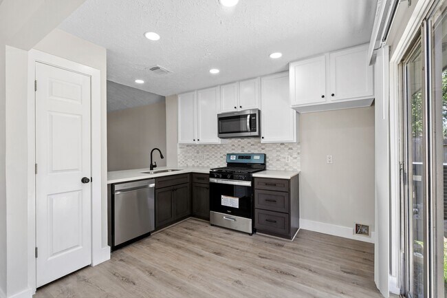 Building Photo - 3535 Nutwood Ln