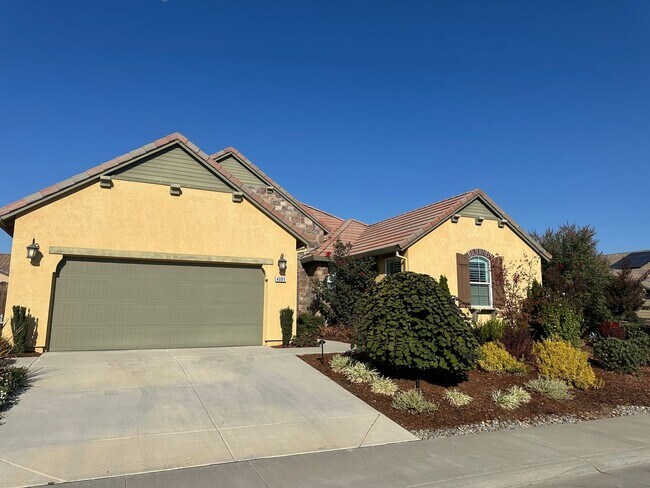 Building Photo - Impressive All Single Story 3 Bedroom, 2.5...