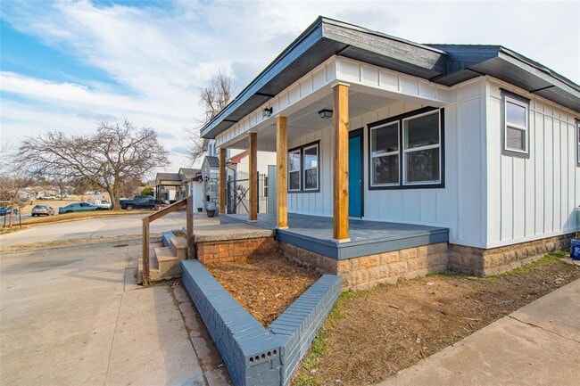 Building Photo - 1008 NW 45th St