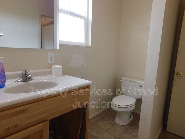 Building Photo - 1278-1215 15 Rd