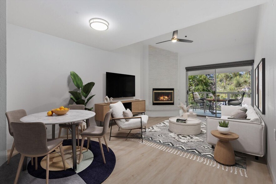 Building Photo - 1682 Circa Del Lago