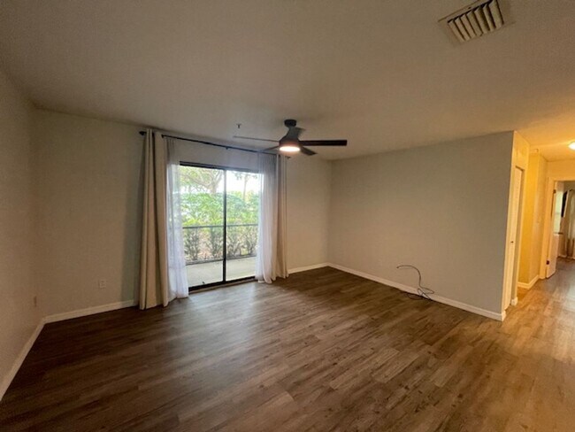 Building Photo - 2/2 First Floor Condo in Palmer Ranch