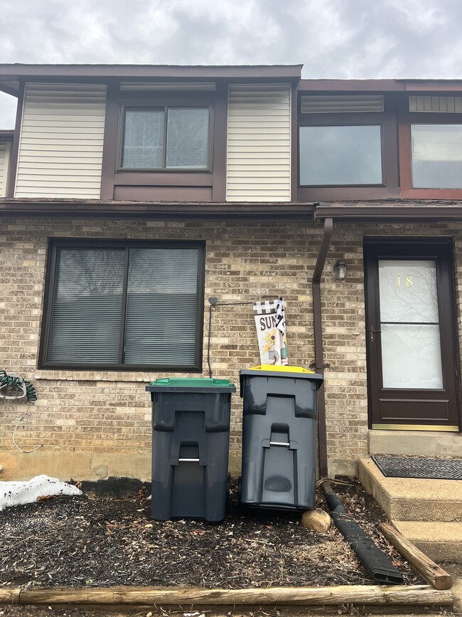 Building Photo - 18 Cedar Creek Ct