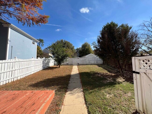 Building Photo - 3687 Longfellow Rd