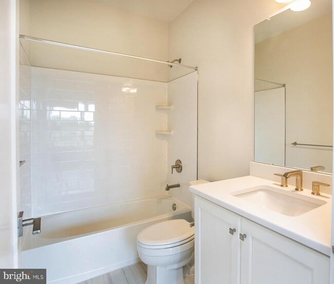 Building Photo - 665 Levering St