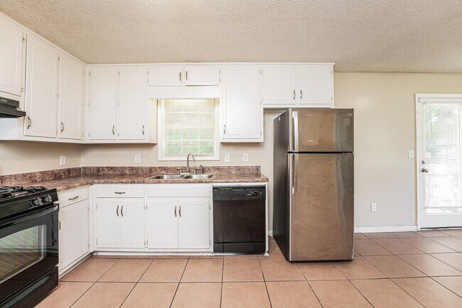 Building Photo - 3230 Westview Terrace