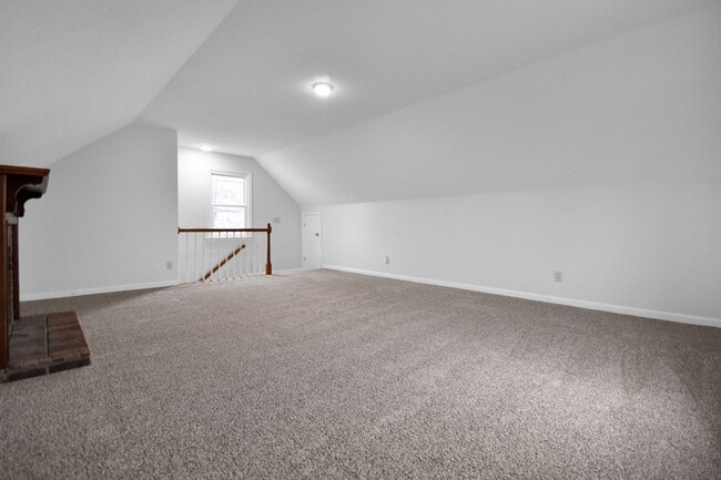 Building Photo - Pet Friendly Five Bedroom!